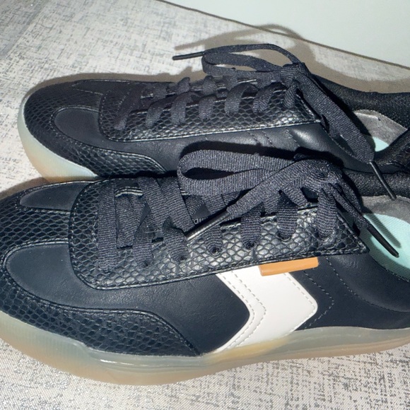 Dr. Scholl's Women's Time Off Win Platform Sneakers - Picture 16 of 16